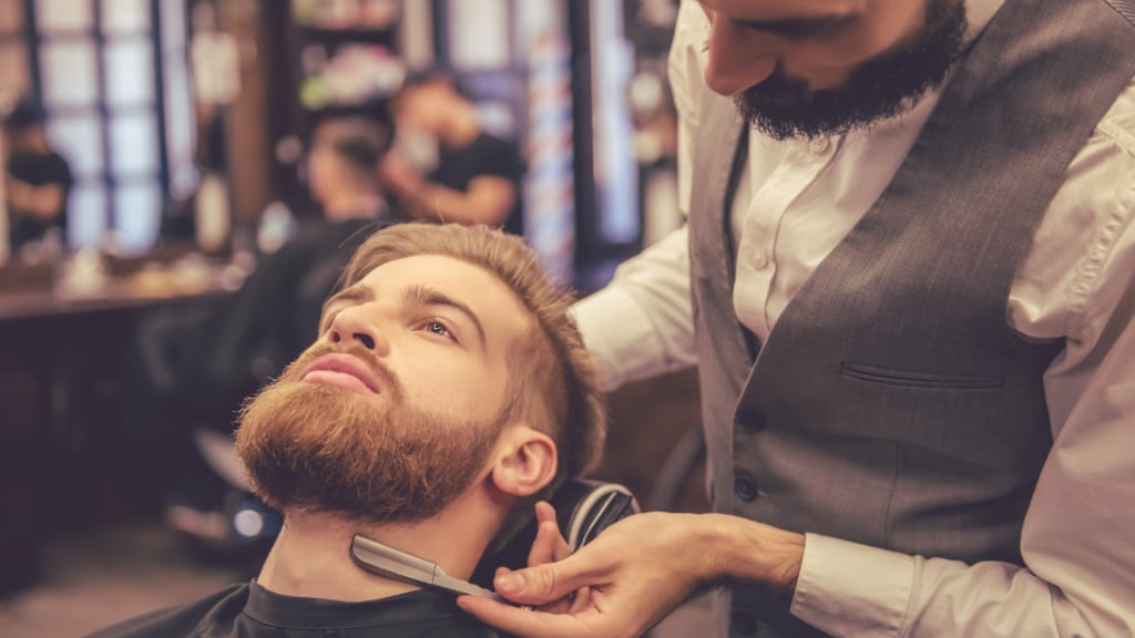 Männersache pur Barbier - Bartrasur vom Barbier mit Messer bei Freizeit, Haus & Garten